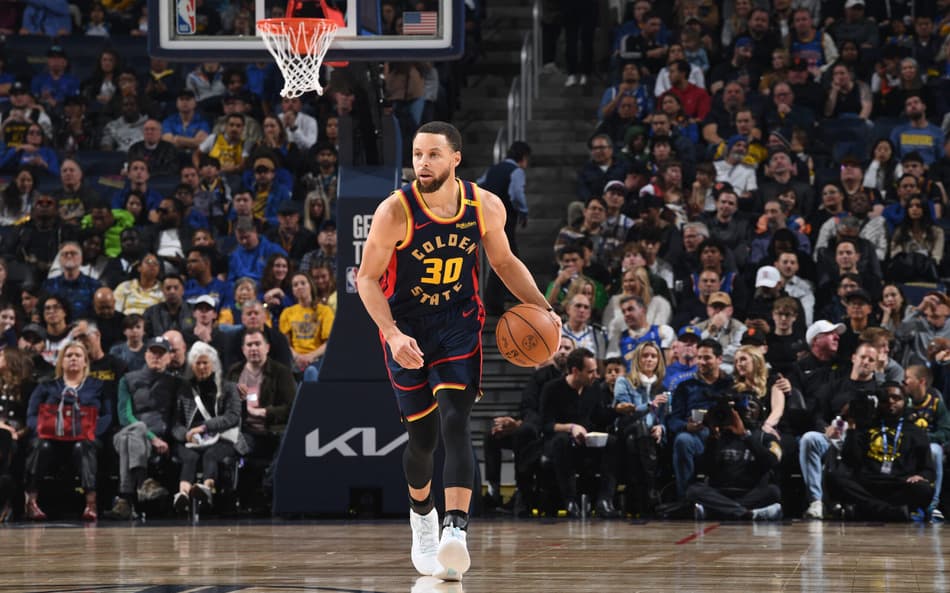 Stephen Curry joga hoje? Veja horário e onde assistir de Warriors x Nuggets