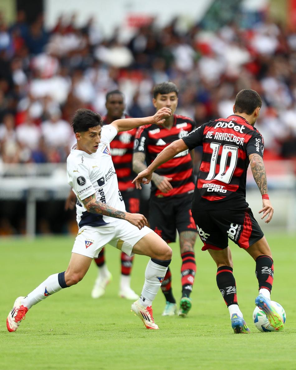 Arrascaeta durante a partida contra a LDU (Foto: Gilvan de Souza/Flamengo)