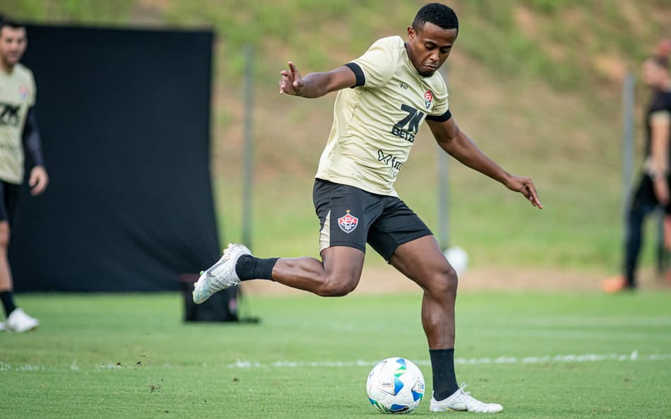 Carlos Eduardo em treino do Vitória Foto: Victor Ferreira / EC Vitória