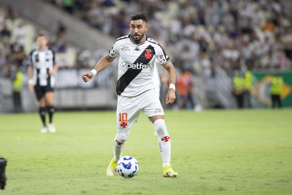 Payet em ação na derrota do Vasco para o Ceará (Foto: Baggio Rodrigues/AGIF)