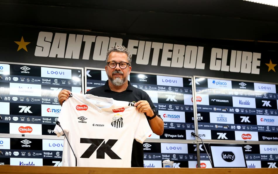 Cléber Xavier apresentado no Santos