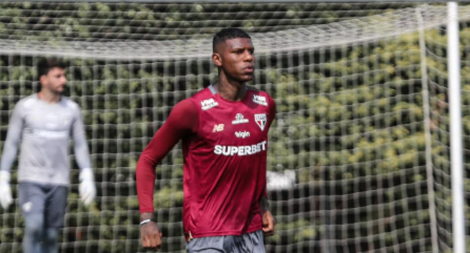 Arboleda em treino do São Paulo