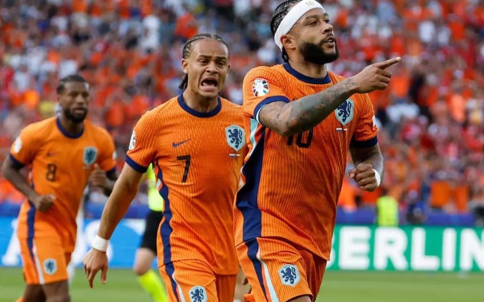Depay e Xavi Simons - Holanda