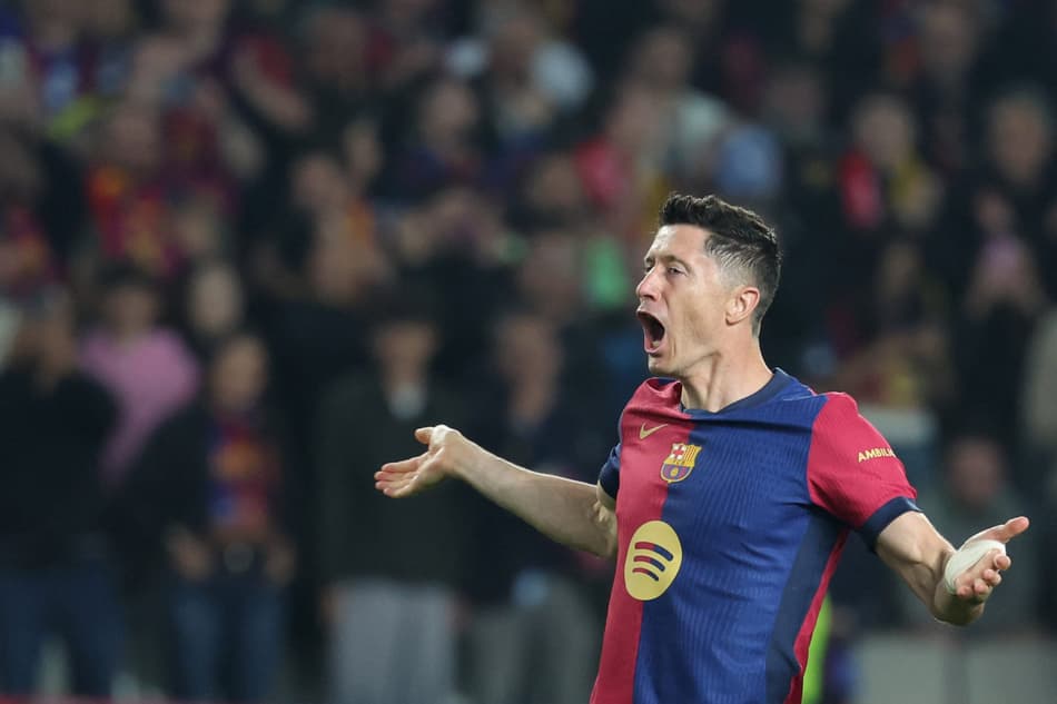 Lewandowski comemora gol marcado pelo Barcelona sobre o Dortmund, pela Champions League