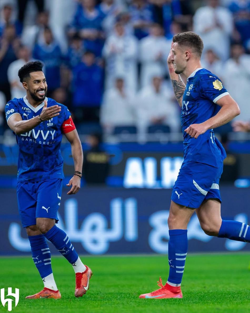 Milinkovic Savic comemora o gol do Al-Hilal contra o Al-Shabab