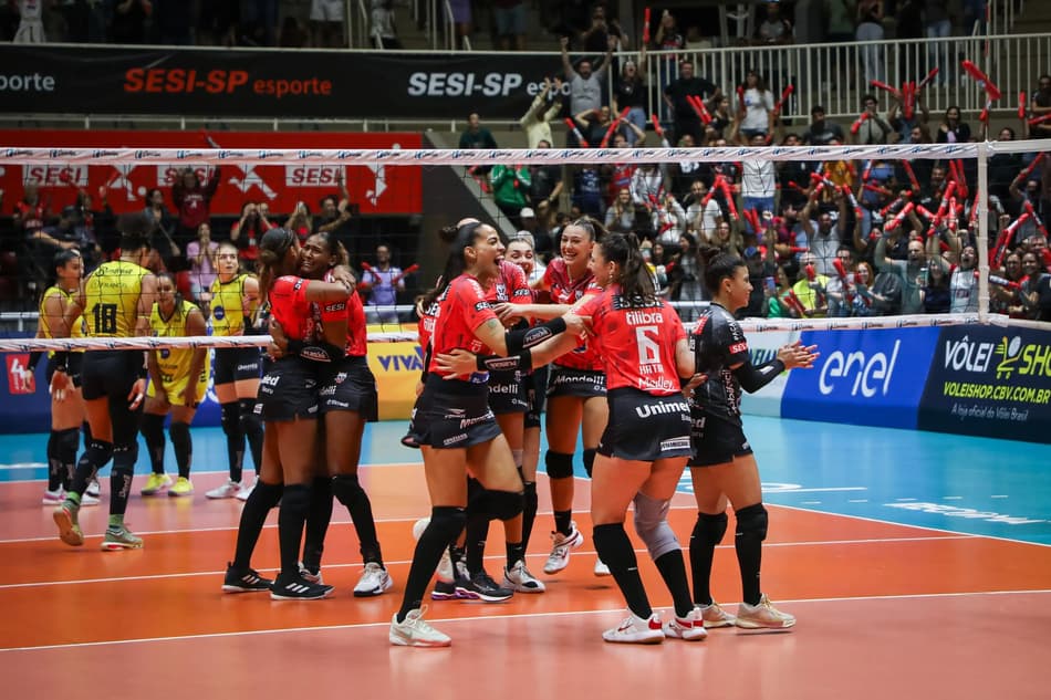 Sesi_Volei_Bauru_faz_historia_e_se_classifica_para_final_da_Superliga_Foto_Felipe_Wiira_Sesi_SP_2_dec0c4f825 (1)