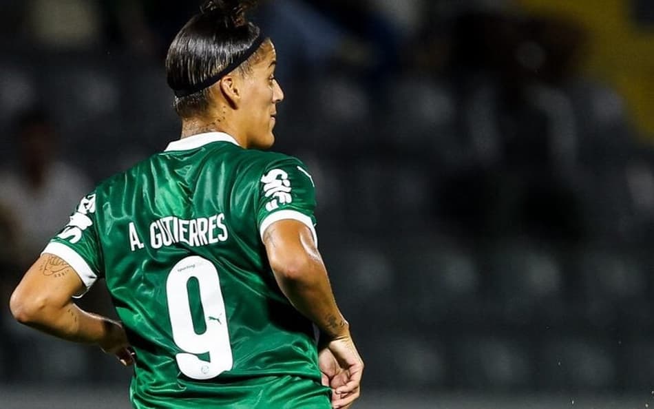 Amanda Gutierres fez três gols para o Palmeiras diante do Juventude.