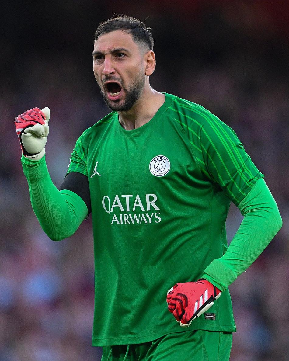 Gianluigi Donnarumma em ação no jogo entre Arsenal e PSG pela Champions League