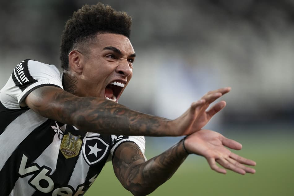 Igor Jesus comemora gol no jogo do Botafogo contra o Capital pela Copa do Brasil