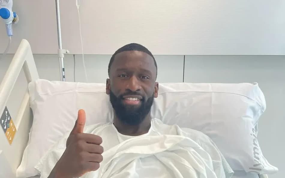 Rüdiger passou por cirurgia para reparar lesão no joelho