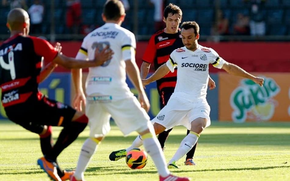 Última vez que o Vitória venceu o Santos foi pelo Brasileirão 2013 Foto: Felipe Oliveira