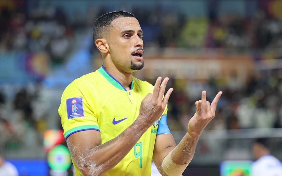 Rodrigo comemora o primeiro gol do Brasil na Copa do Mundo de futebol de Areia (Fifa)