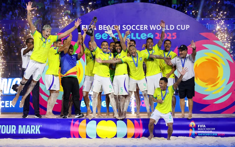 Brasil celebra o hepta na Copa do Mundo de futebol de areia