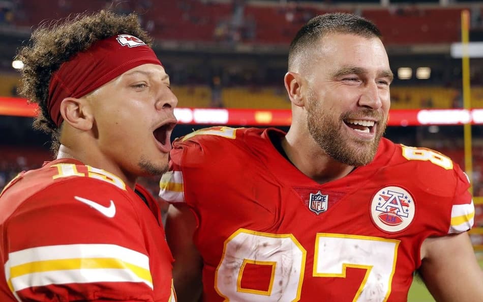 Patrick Mahomes e Travis Kelce