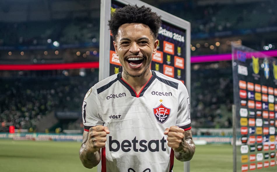 Matheuzinho comemora vitória contra o Palmeiras no Brasileirão 2024 Foto: Victor Ferreira / EC Vitória