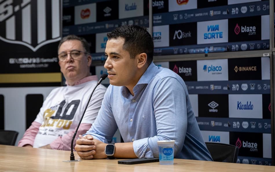 Marcelo Teixeira e Pedro Martins (Foto: Raul Baretta/ Santos FC)