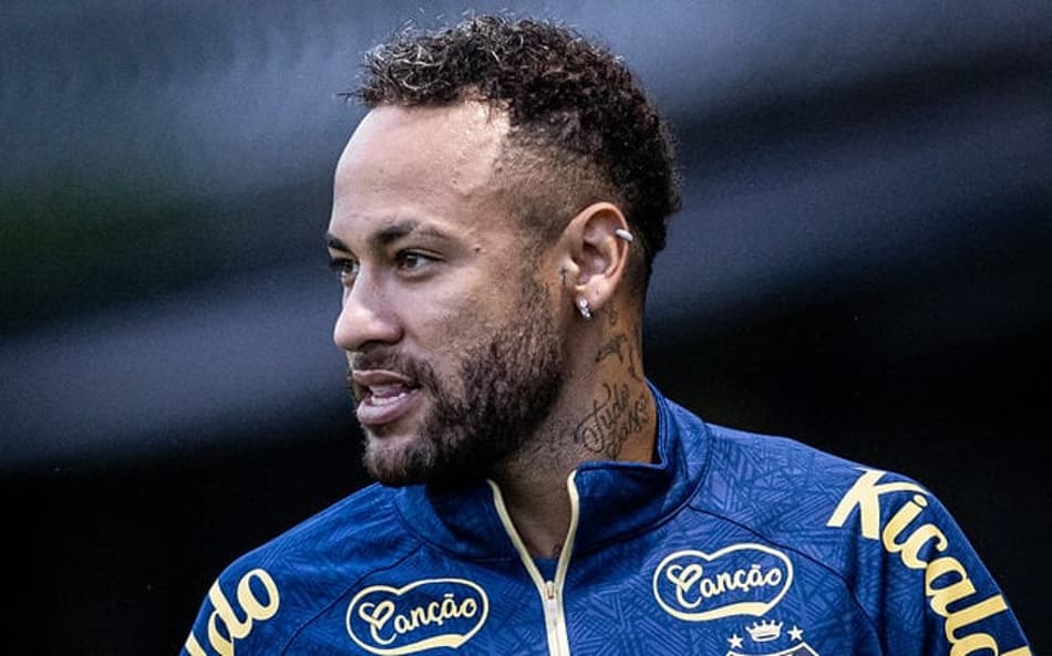 Neymar treina no CT ReI Pelé e busca recuperação da lesão na coxa esquerda. Craque tem apenas nove partidas pelo Peixe. (Foto: Raul Baretta/ Santos FC)