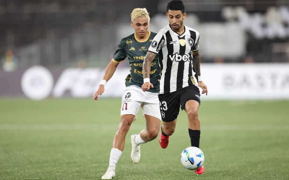 Santi Rodríguez em ação na vitória do Botafogo sobre o Carabobo (Foto: Vítor Silva/Botafogo)