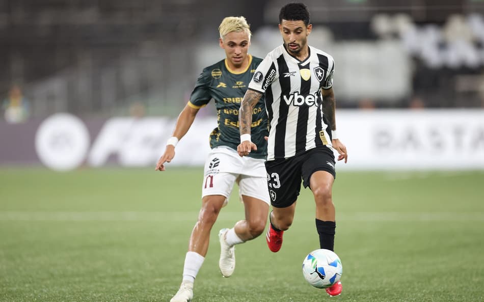 Santi Rodríguez em ação na vitória do Botafogo sobre o Carabobo (Foto: Vítor Silva/Botafogo)