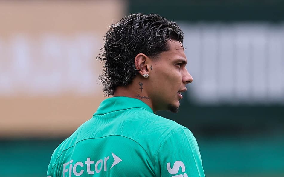 Richard Ríos, durante treinamento, na Academia de Futebol (Foto: Cesar Greco/Palmeiras)