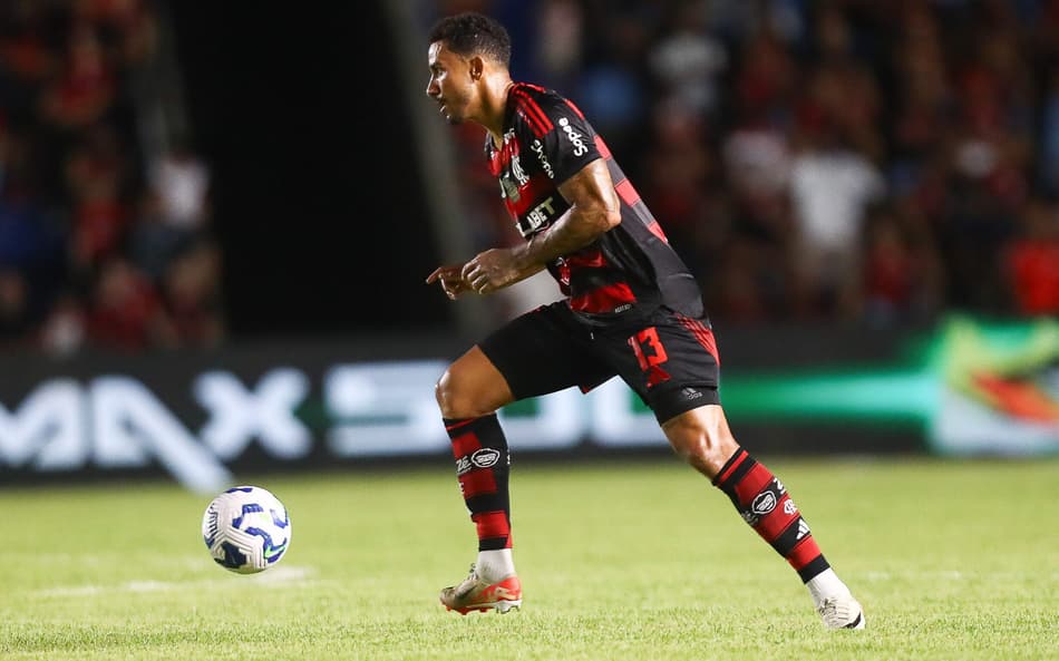 Danilo em ação pelo Flamengo