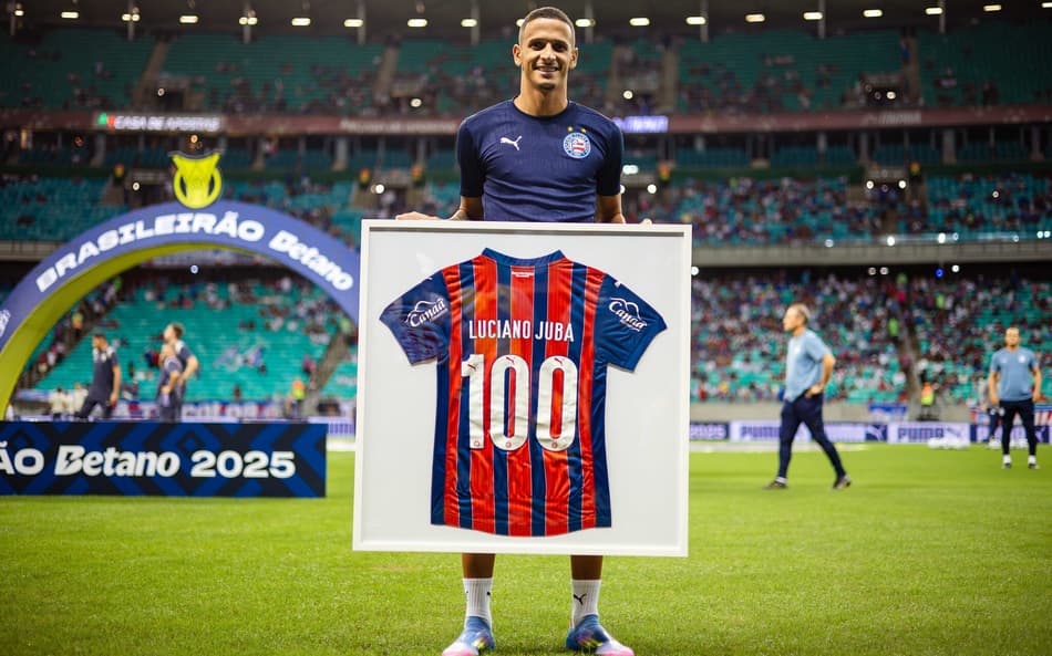 Juba recebe homenagem ao completar 100 jogos pelo Bahia Foto: Letícia Martins / EC Bahia