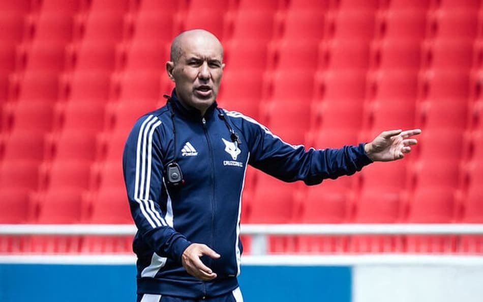 Técnico do Cruzeiro, Leonardo Jardim comanda treino no Estádio Casablanca (Foto: Gustavo Aleixo/Cruzeiro)