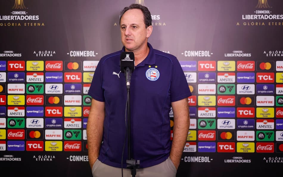 Rogério Ceni em entrevista na partida entre Bahia e Nacional Foto: Rafael Rodrigues / EC Bahia