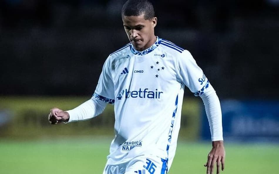 Lateral esquerdo, Kauã Prates, de 16 anos, estreia no Cruzeiro contra o Mushuc Runa (Foto: Gustavo Aleixo/Cruzeiro)