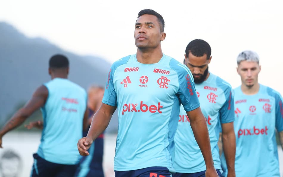Alex Sandro em treino do Flamengo (Foto: Gilvan de Souza/Flamengo)
