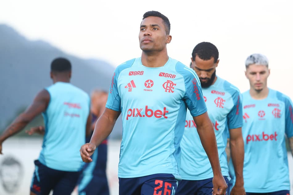 Alex Sandro em treino do Flamengo (Foto: Gilvan de Souza/Flamengo)