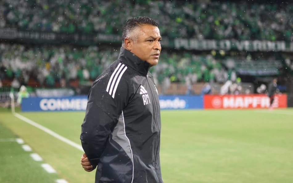 Roger Machado vê queda de rendimento do Inter e foca em reação