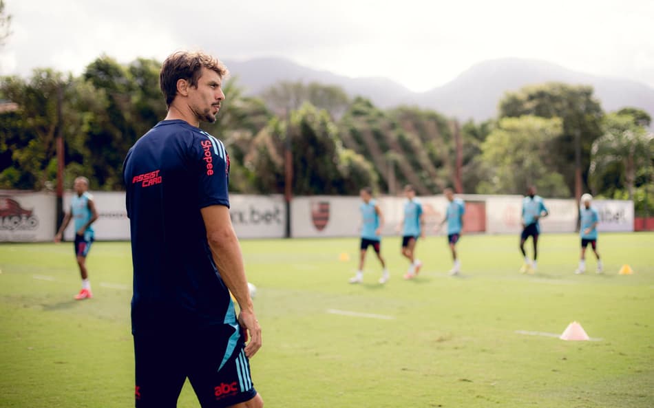 Rodrigo Caio é o novo auxiliar técnico do Flamengo (Foto: Adriano Fontes/Flamengo)