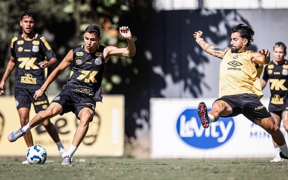 Deivid Washington e Rincón durante treino no CT Rei Pelé