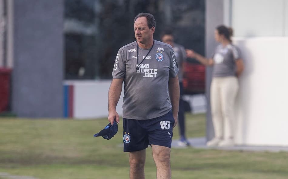 Rogério Ceni antes de treino do Bahia Foto: Rafael Rodrigues / EC Bahia