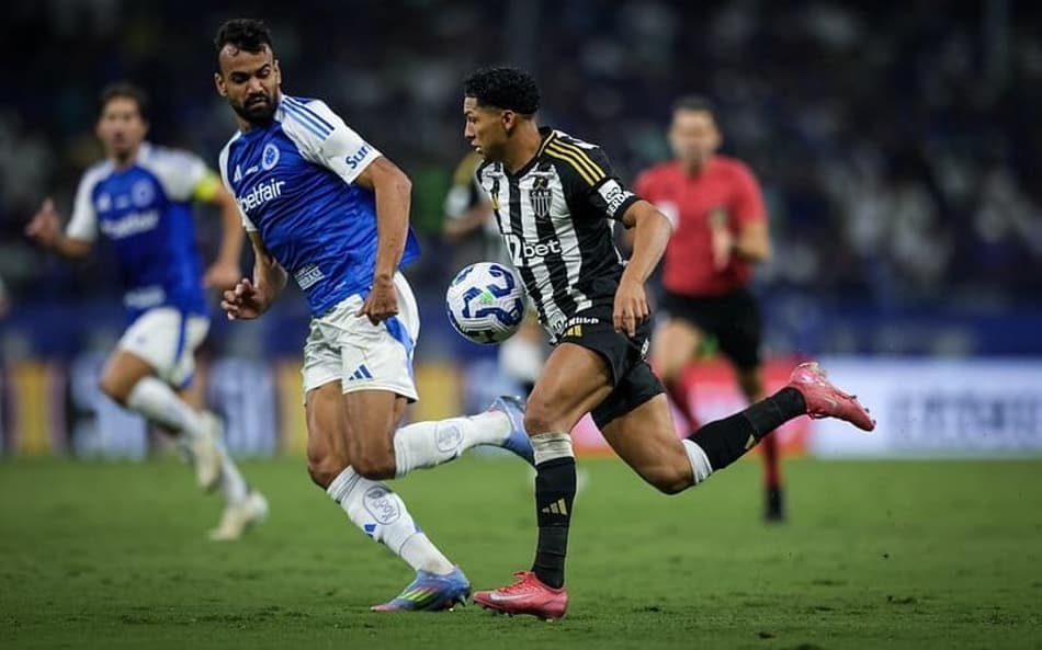 Fabrício Bruno, do Cruzeiro, e Rony, do Atlético-MG (Foto: Pedro Souza/Atlético-MG)