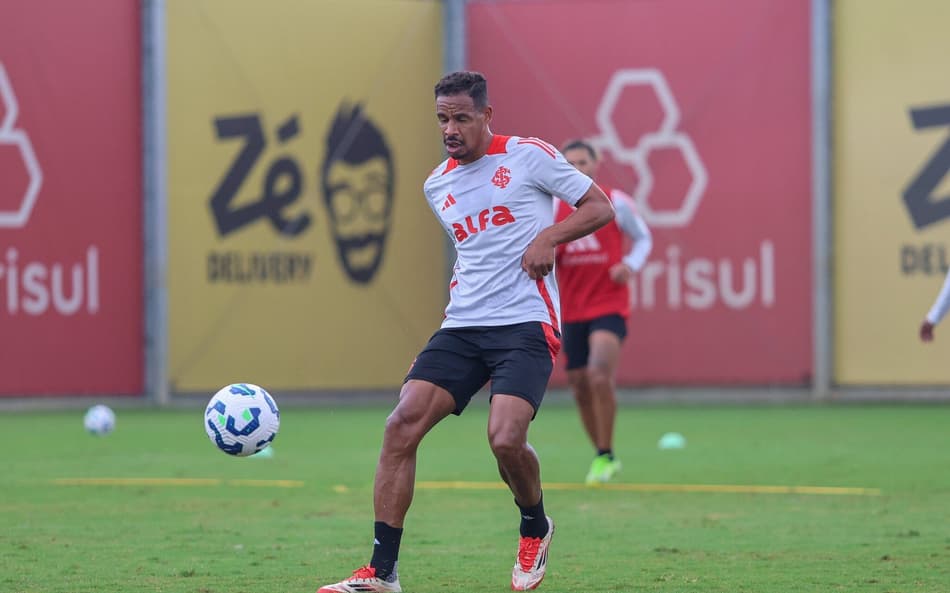 Fernando, volante do Internacional