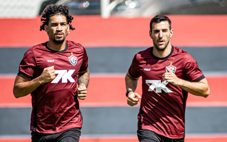 Fabri e Raúl Cáceres em transição física pelo Vitória Foto: Victor Ferreira / EC Vitória