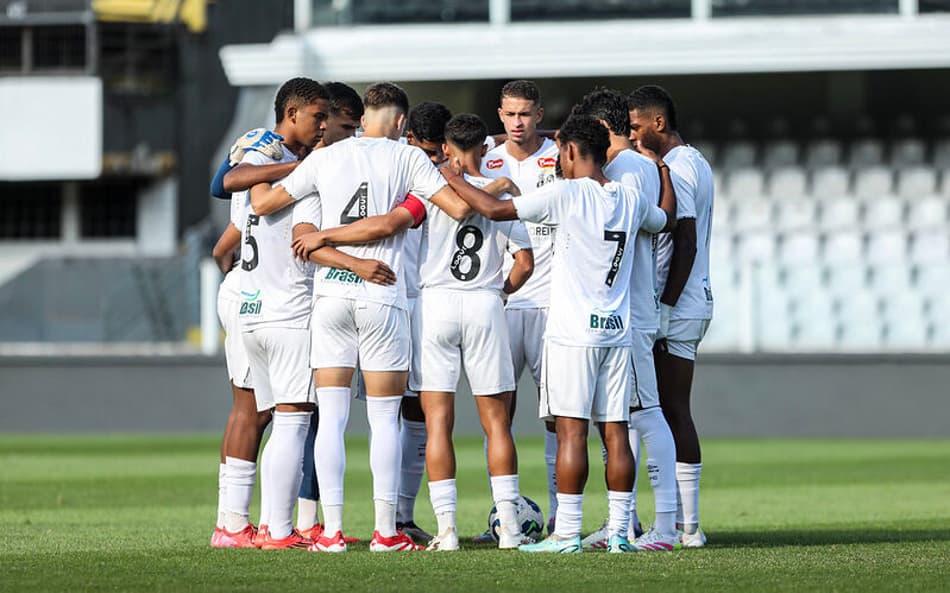 Time do sub-20 do Santos durante o duelo contra o Vasco, na Vila Belmiro. (Foto: Reinaldo Campos/ Santos F.C)