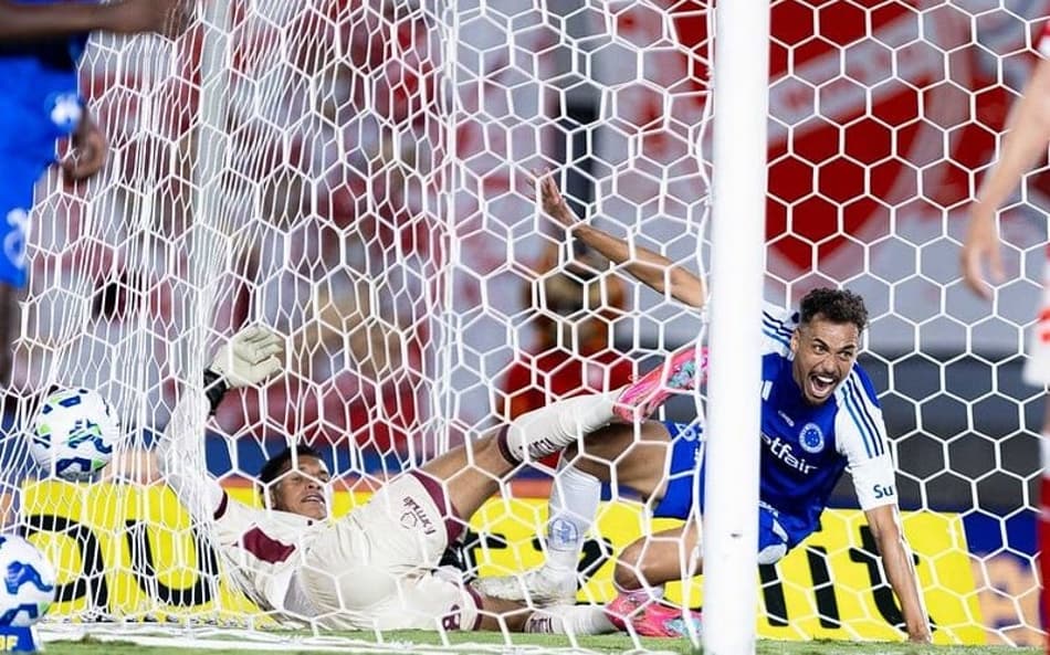 Eduardo fez os dois primeiros gols do Cruzeiro contra o Vila Nova-GO (Foto: Heber Gomes/Cruzeiro)