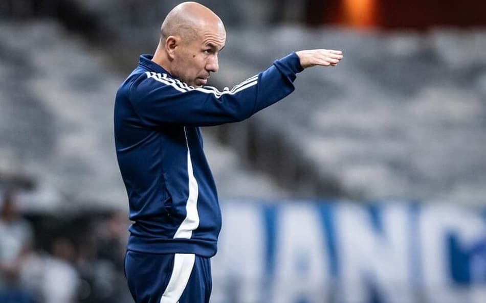 Técnico do Cruzeiro, Leonardo Jardim, em jogo contra o Unión, no Mineirão (Foto: Gustavo Aleixo/Cruzeiro)