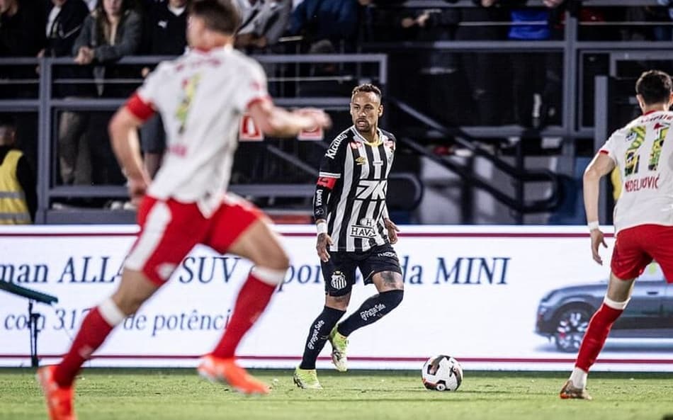 Neymar faz o 12º jogo pelo Santos em amistoso internacional contra o RB Leipzig. (Foto: Raul Baretta/ Santos FC)