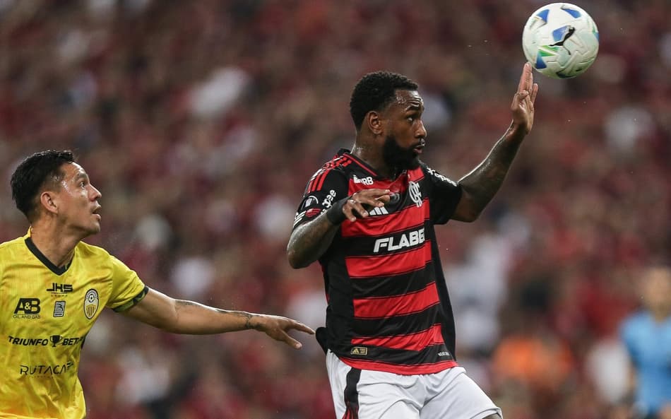 Gerson em ação na vitória do Flamengo sobre o Táchira (Foto: Gilvan de Souza/Flamengo)