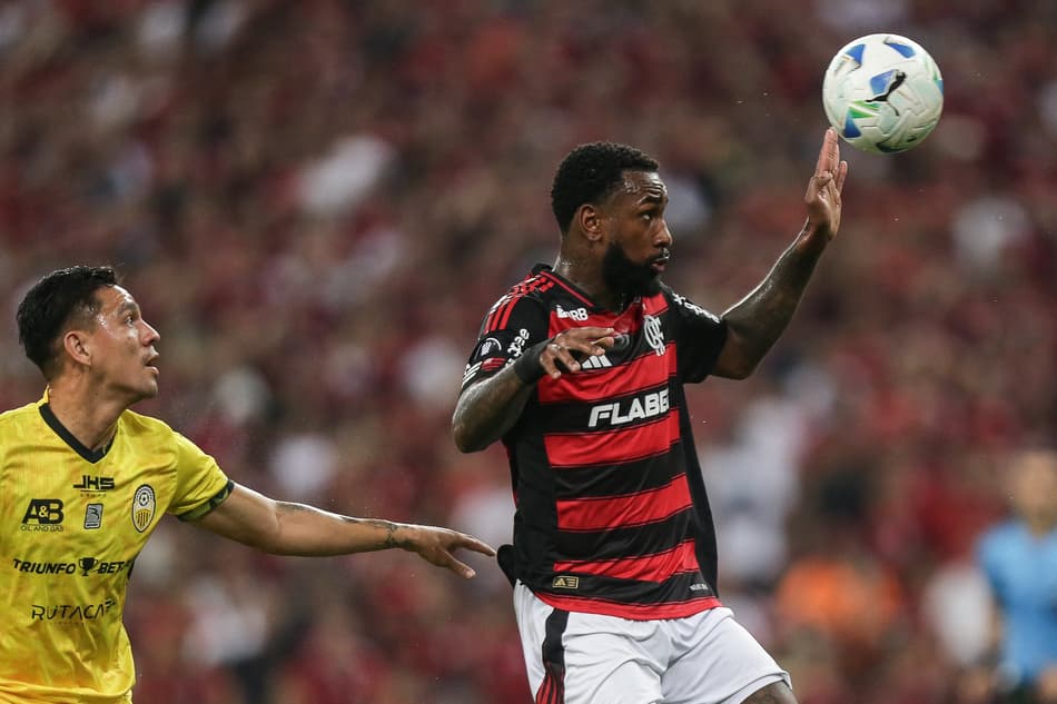 Gerson em ação na vitória do Flamengo sobre o Táchira (Foto: Gilvan de Souza/Flamengo)