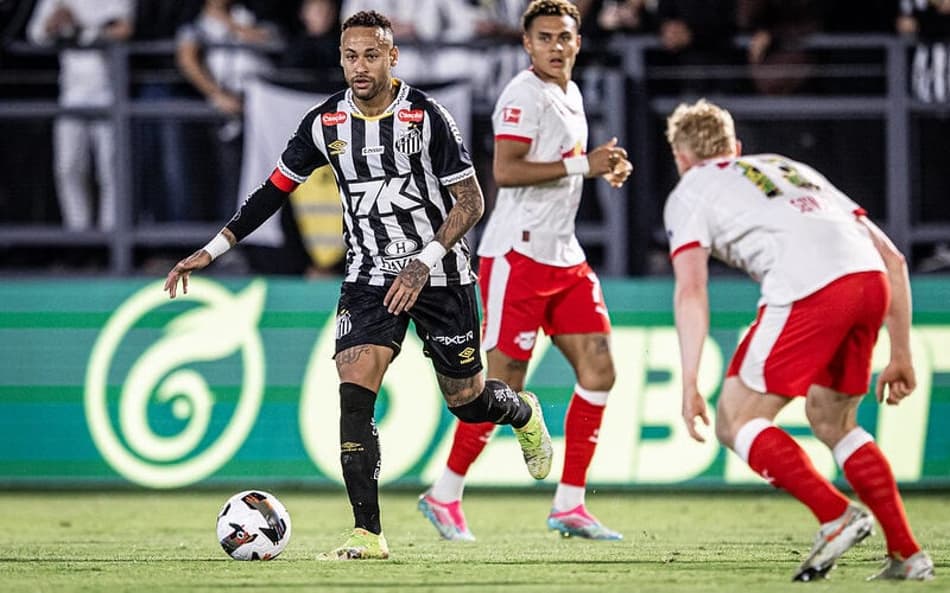 Neymar em duelo contra o Leipzig, em Bragança
