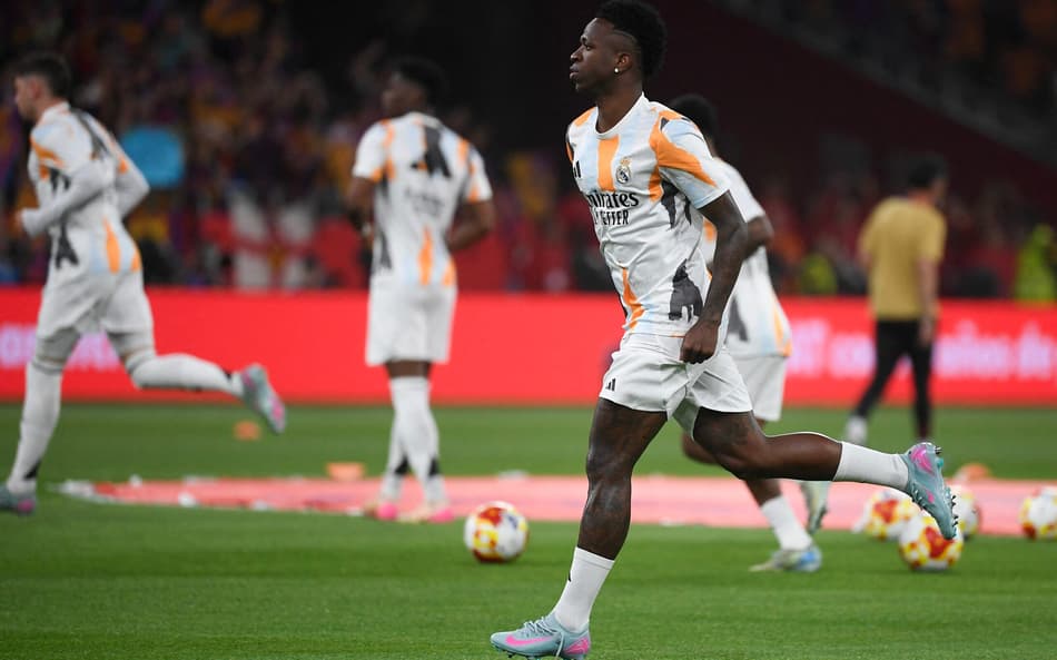 Vini Jr em ação na decisão da Copa do Rei (Foto: Josep LAGO / AFP)