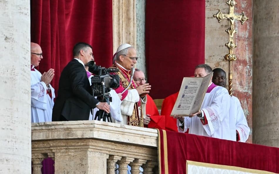 Papa Leão XIV faz seu primeiro discurso no Vaticano (AFP)