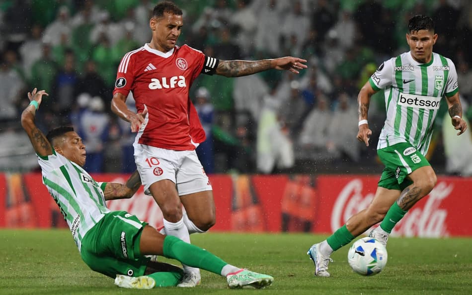 Melhores momentos: Inter é dominado e perde para o Atlético Nacional pela Libertadores