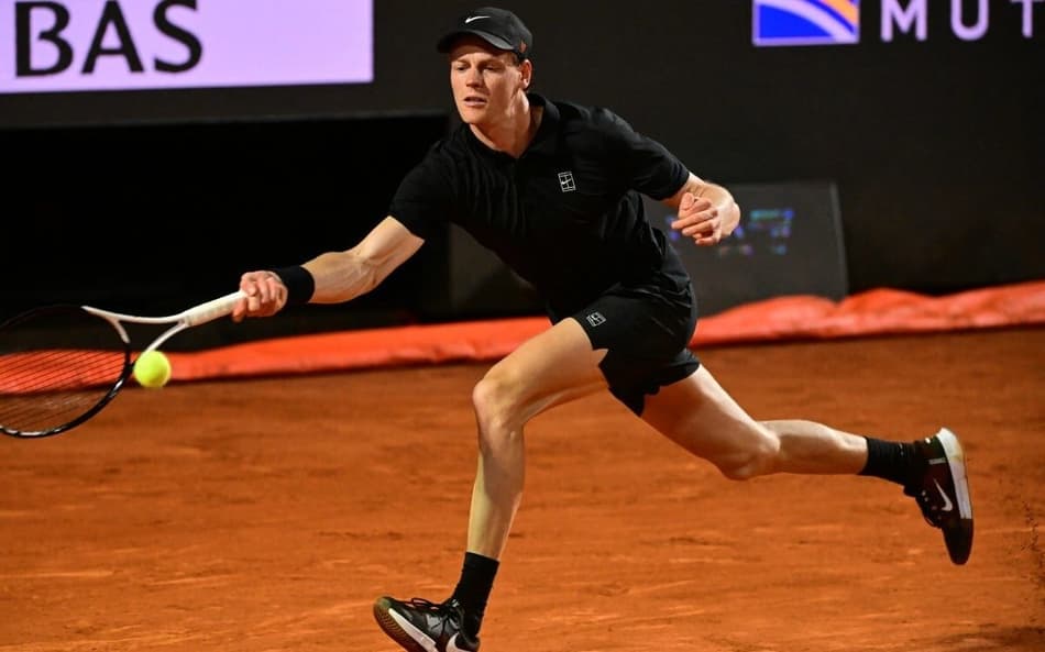 Jannik Sinner na vitória sobre Cerundolo em Roma