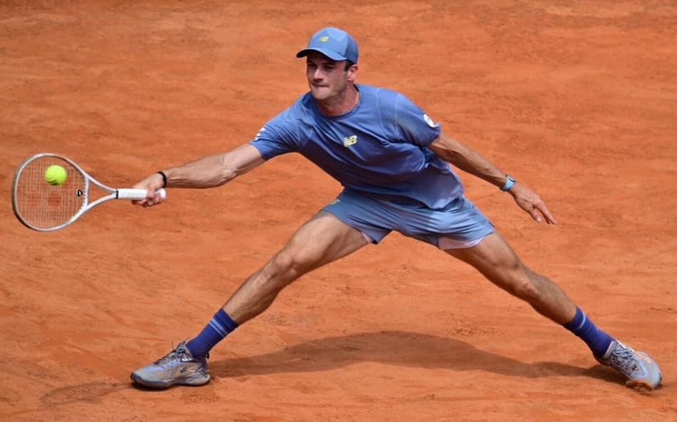 Tommy Paul na vitória sobre Hurkacz em Roma (Foto: PIERO CRUCIATTI / AFP)